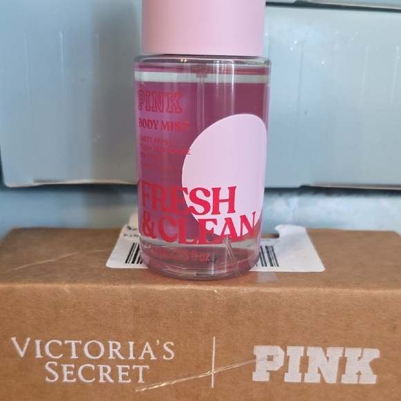 PINK Victoria's Secret Fresh & Clean Body Mist ๐ Fast Shipper ! NWT ๐ - Picture 7 of 9